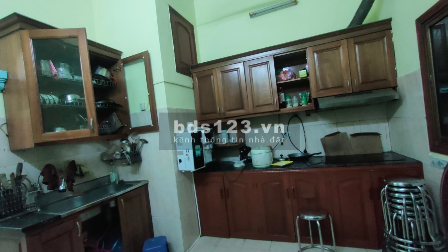 Cần bán gấp nhà 3 tầng đúc ô tô cách 15m, dân xây chắc chắn, giá 5.85 tỷ, có thương lượng