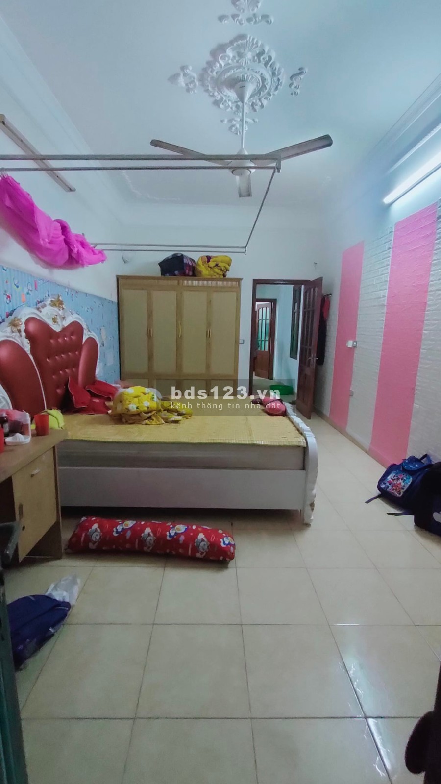 Cần bán gấp nhà 3 tầng đúc ô tô cách 15m, dân xây chắc chắn, giá 5.85 tỷ, có thương lượng