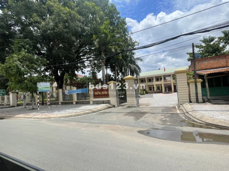 Cần bán gấp đất xây nhà tại ngay trung tâm Bến Cầu - Tây Ninh hỗ trợ vay