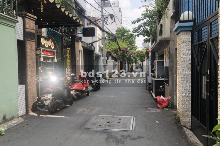 Nhà nở hậu hẻm xe hơi 1 sẹc, gần siêu thị Lotte Mart Phú Thọ giá thoả thuận, khu an ninh