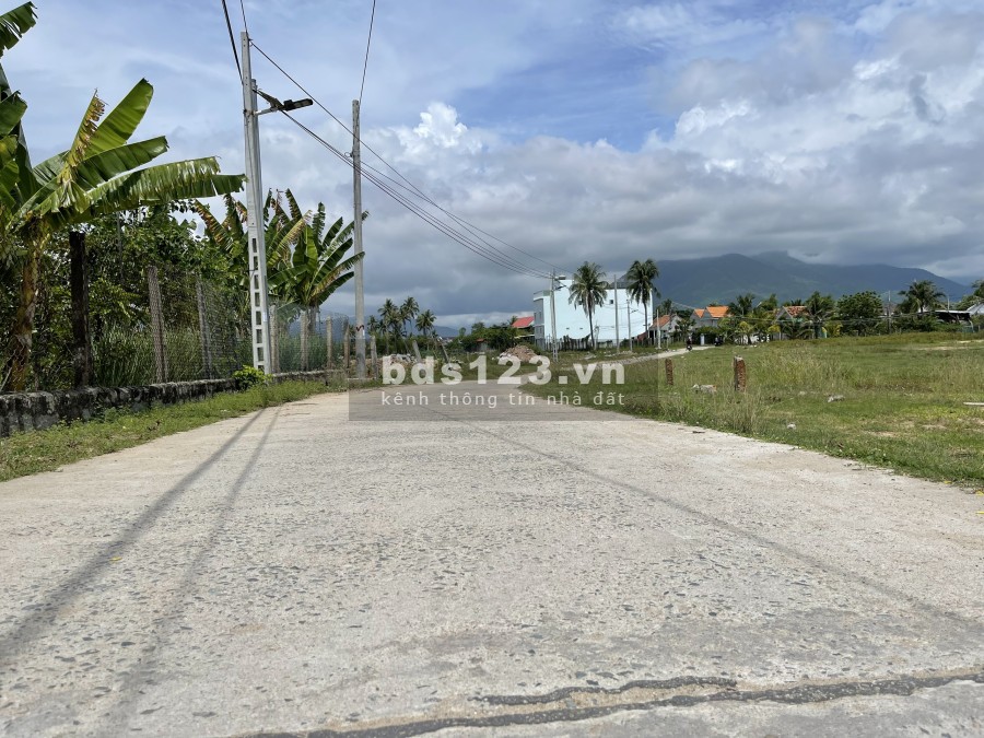 Đất nhà cắt bán - sổ riêng Vạn Giã - Vân Phong giá bán có thương lượng, lh 0935985369