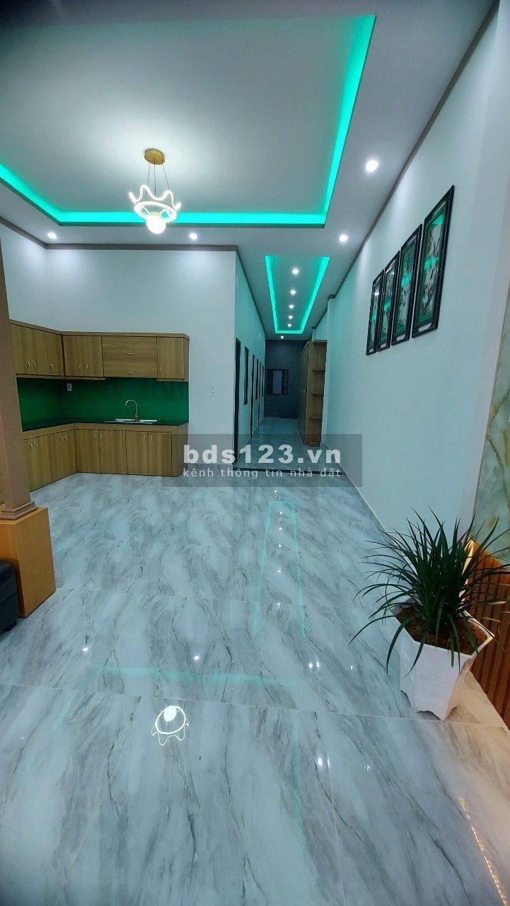 Bán Căn Nhà SHR Ngay Vật Liệu Sơn Hằng, DT 5x30, Giá 3.05 Tỷ (Thương Lượng)
