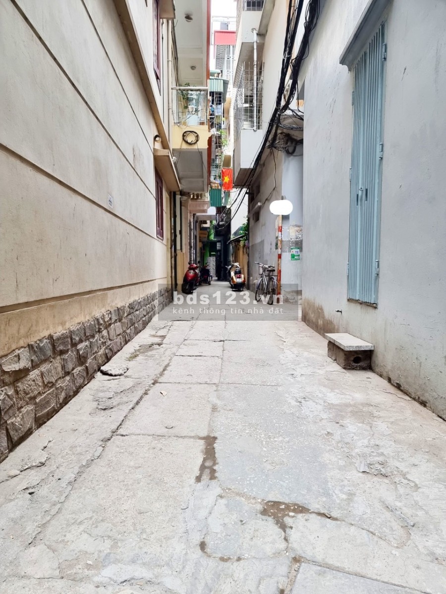 Bán nhà chính chủ ngõ 127 Văn Cao diện tích sử dụng 35m mt 3,2m giá bán 3.5 tỷ