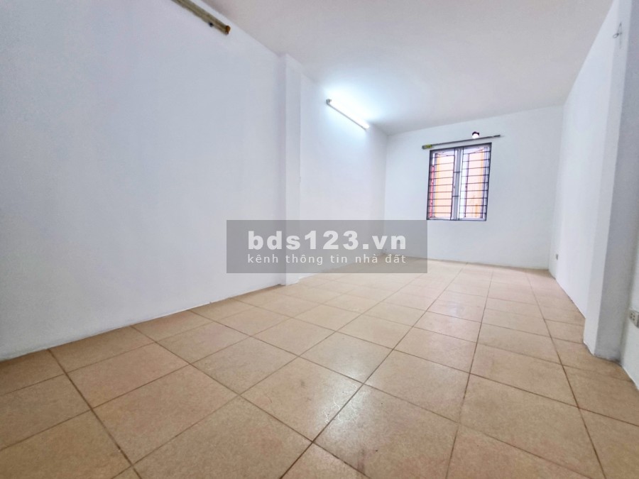 Bán nhà chính chủ ngõ 127 Văn Cao diện tích sử dụng 35m mt 3,2m giá bán 3.5 tỷ