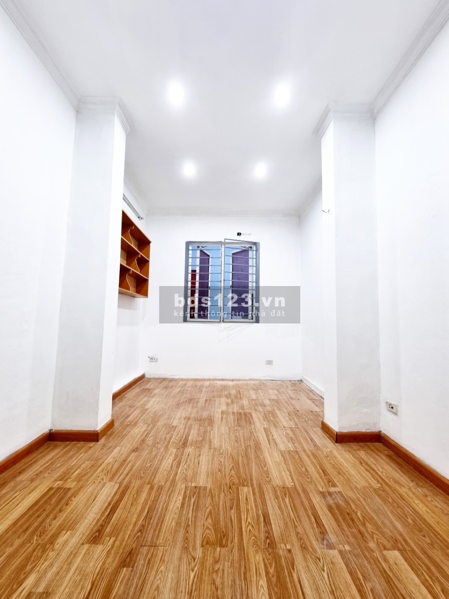 Bán nhà chính chủ ngõ 127 Văn Cao diện tích sử dụng 35m mt 3,2m giá bán 3.5 tỷ
