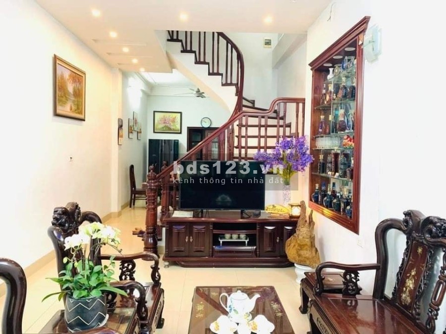 Hoàng Công Chất dtsd 61m2, ô tô vào nhà khu dân trí cao, 2 mặt thoáng, lh 0986971596.