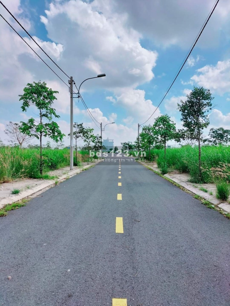 Còn vài lô đất đẹp saigon village Long Hậu đã có sổ đỏ vị trí đẹp, khu dân cư hiện hữu
