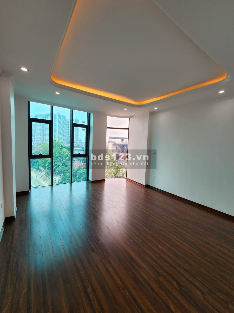 Nhà mặt hồ, ở hoặc làm văn phòng, DT80m2, 8 tầng, thang máy, vỉa hè rộng 6m, giá 18,5tỷ