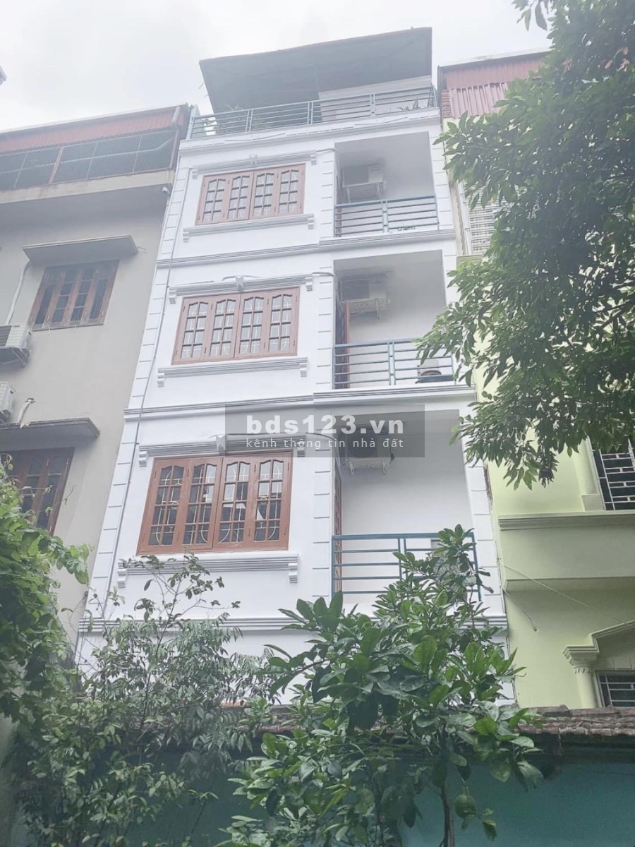Bán nhà Hoàng Hoa Thám Đội Cấn Ba Đình 5 tầng 4 phòng, giá 3.2 tỷ, sổ chính chủ