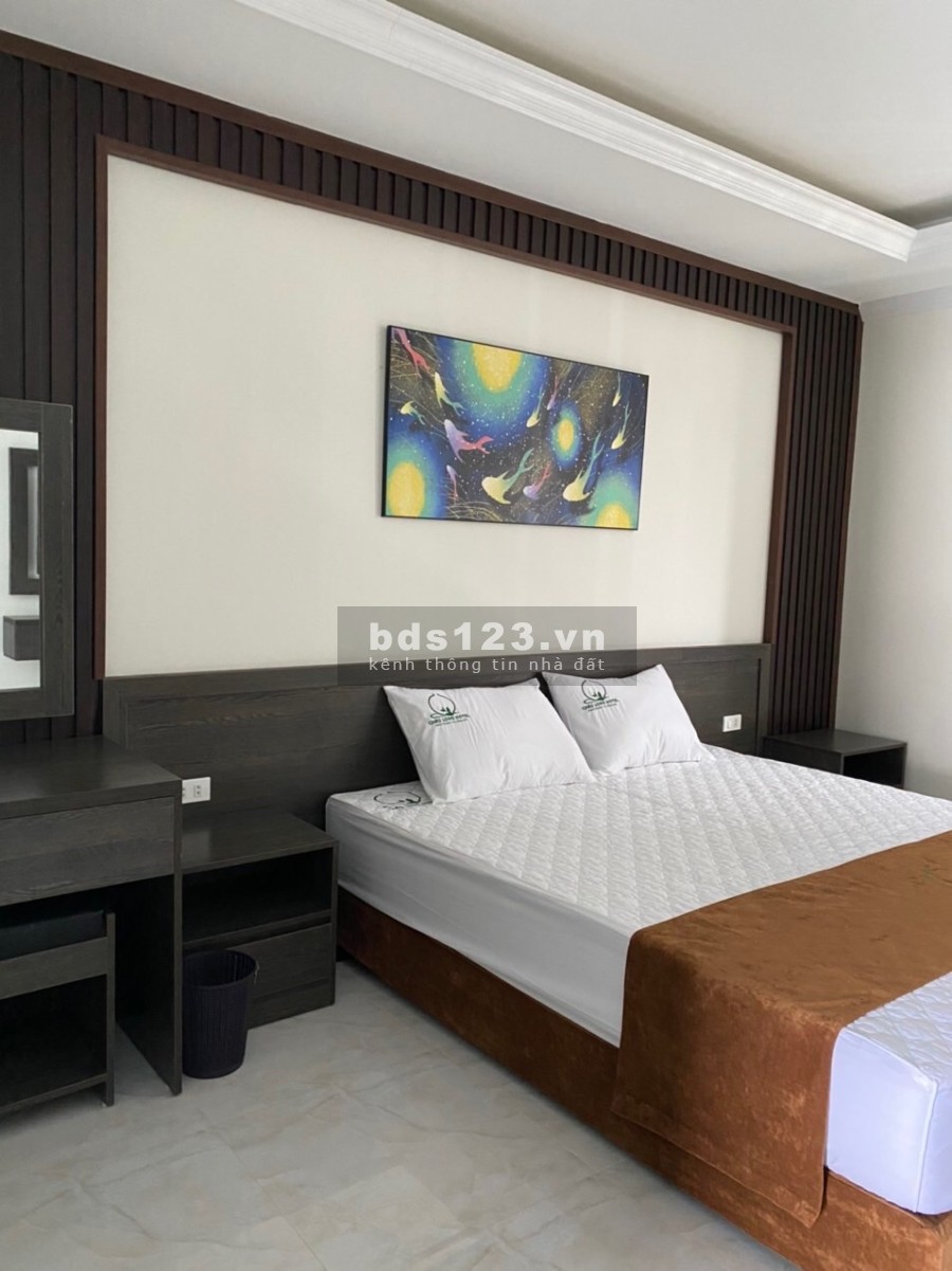 Bán khách sạn 3 sao DT 324m2 x 6 tầng, MT 18m, 40 phòng kinh doanh quần thể FLC Sầm Sơn Thanh Hóa