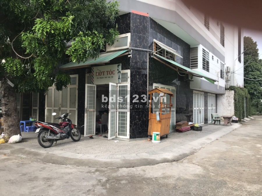 Sang mặt bằng kinh doanh 2 mặt tiền. giá thuê rẻ 4 triệu/tháng, lh 0764981197