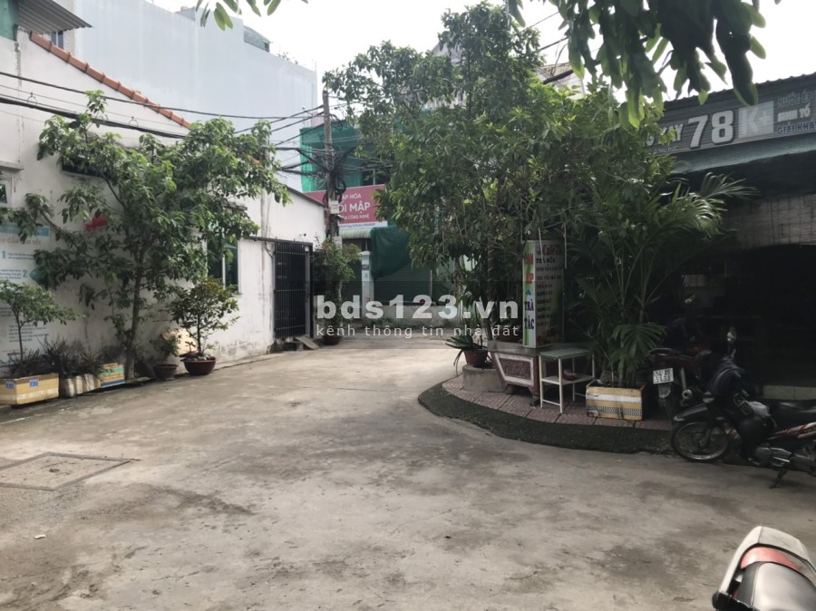 Sang mặt bằng kinh doanh 2 mặt tiền. giá thuê rẻ 4 triệu/tháng, lh 0764981197