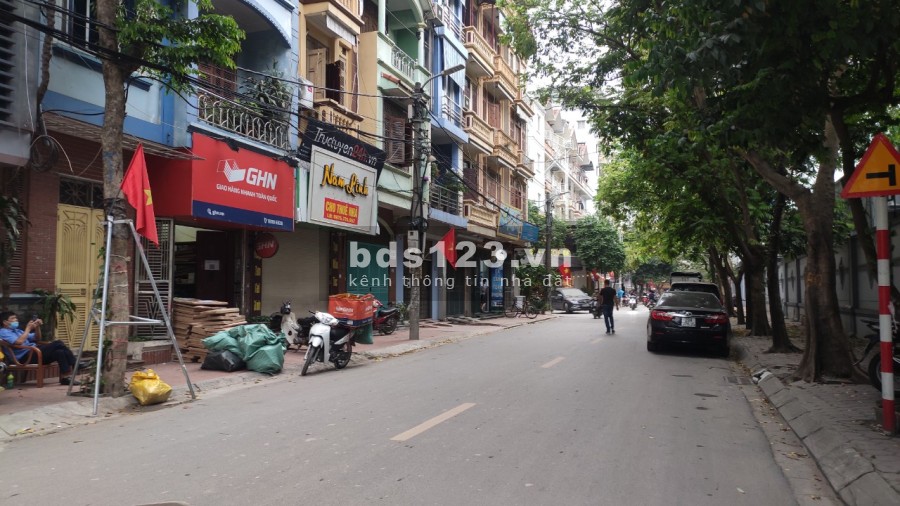 Bán nhà C4 mặt phố Thiên Hiền diện tích sử dụng 50m2 mt 5m giá 14 tỷ. LH 0912442669