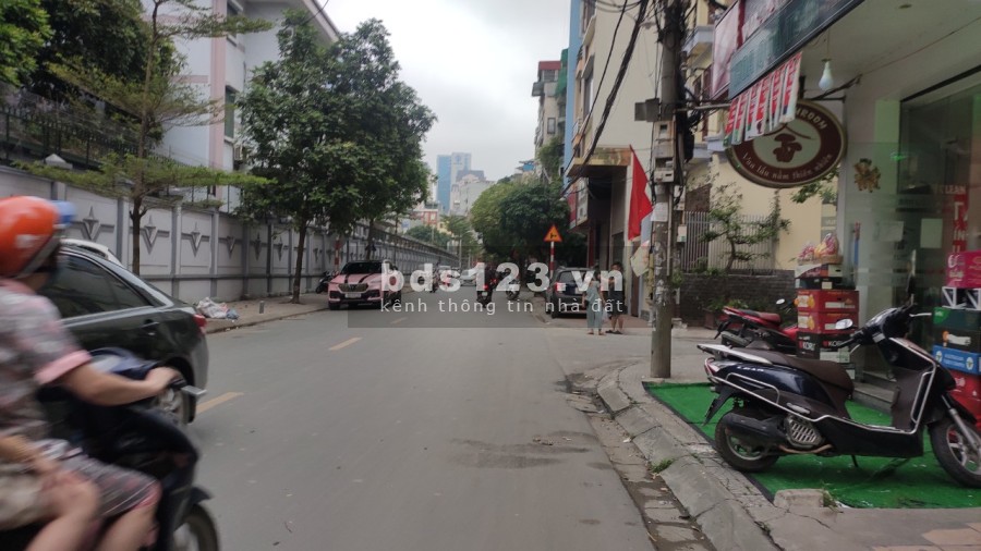 Bán nhà C4 mặt phố Thiên Hiền diện tích sử dụng 50m2 mt 5m giá 14 tỷ. LH 0912442669