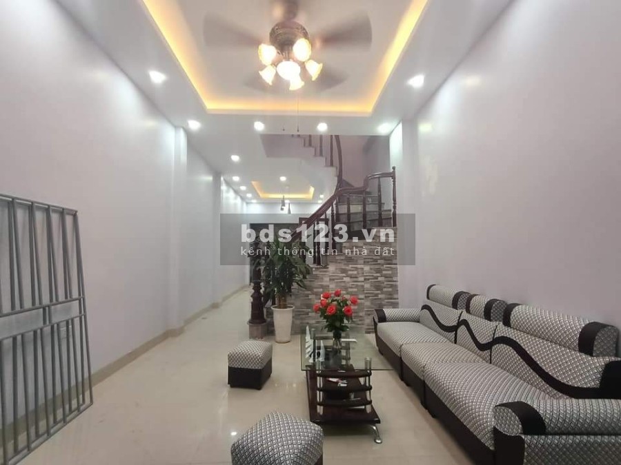 Dân xây 2022 tổ 10 Yên Nghĩa, Hà Đông, DT 40m2, 4 tầng, kinh doanh, oto đỗ cổng, chỉ hơn 2 tỷ