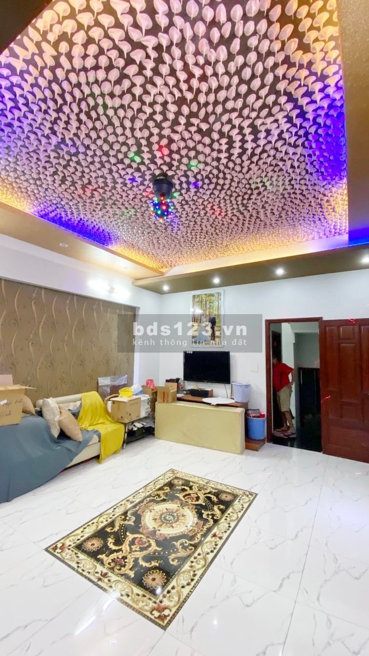 Bán nhà nguyên căn đẹp ngang 5m mặt tiền hẻm kinh doanh, sổ hồng công chứng ngay