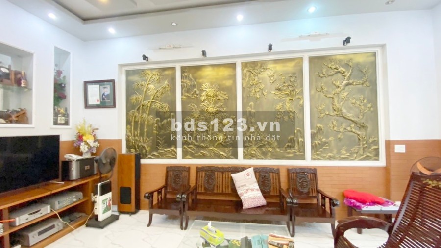 Bán nhà nguyên căn đẹp ngang 5m mặt tiền hẻm kinh doanh, sổ hồng công chứng ngay