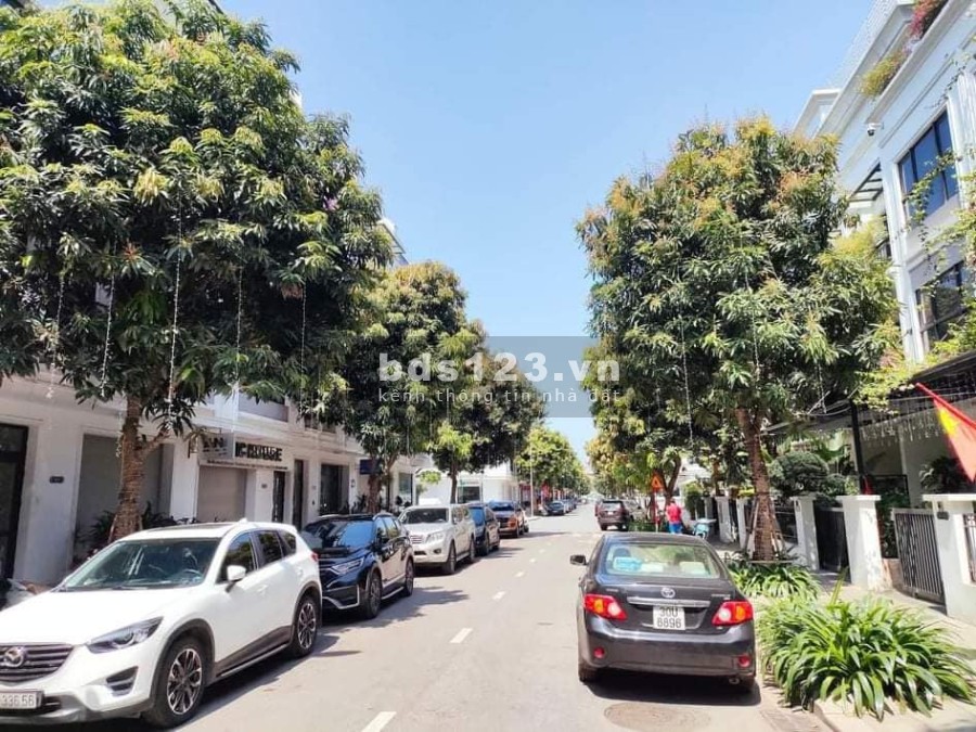 Bán liền kề Vinhomes Gardenia Hàm Nghi 93m2, kinh doanh tốt, vỉa hè rộng, giá 27 tỷ