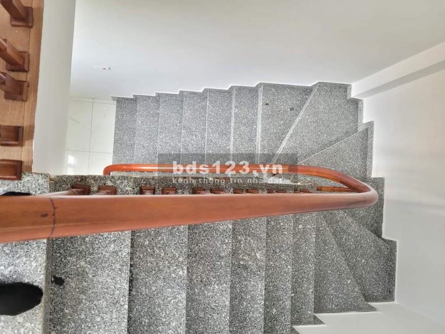 Dân xây 2022 tổ 10 Yên Nghĩa, Hà Đông, DT 40m2, 4 tầng, kinh doanh, oto đỗ cổng, chỉ hơn 2 tỷ