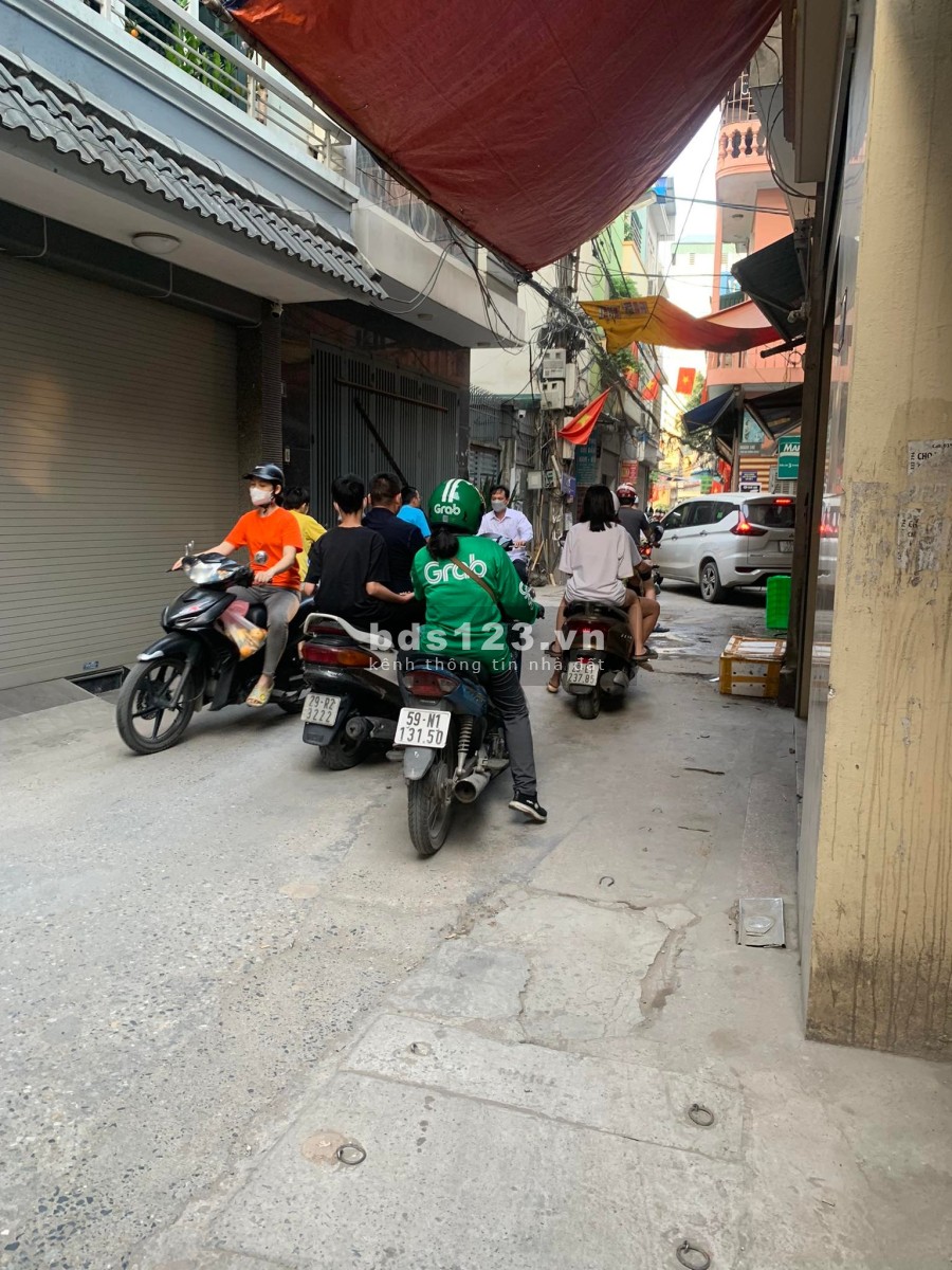 Bán nhà Bùi Xương Trạch Thanh Xuân dtsd 72m2, 3 tầng ô tô đỗ cỗng ngõ thông chỉ 4 tỷ.