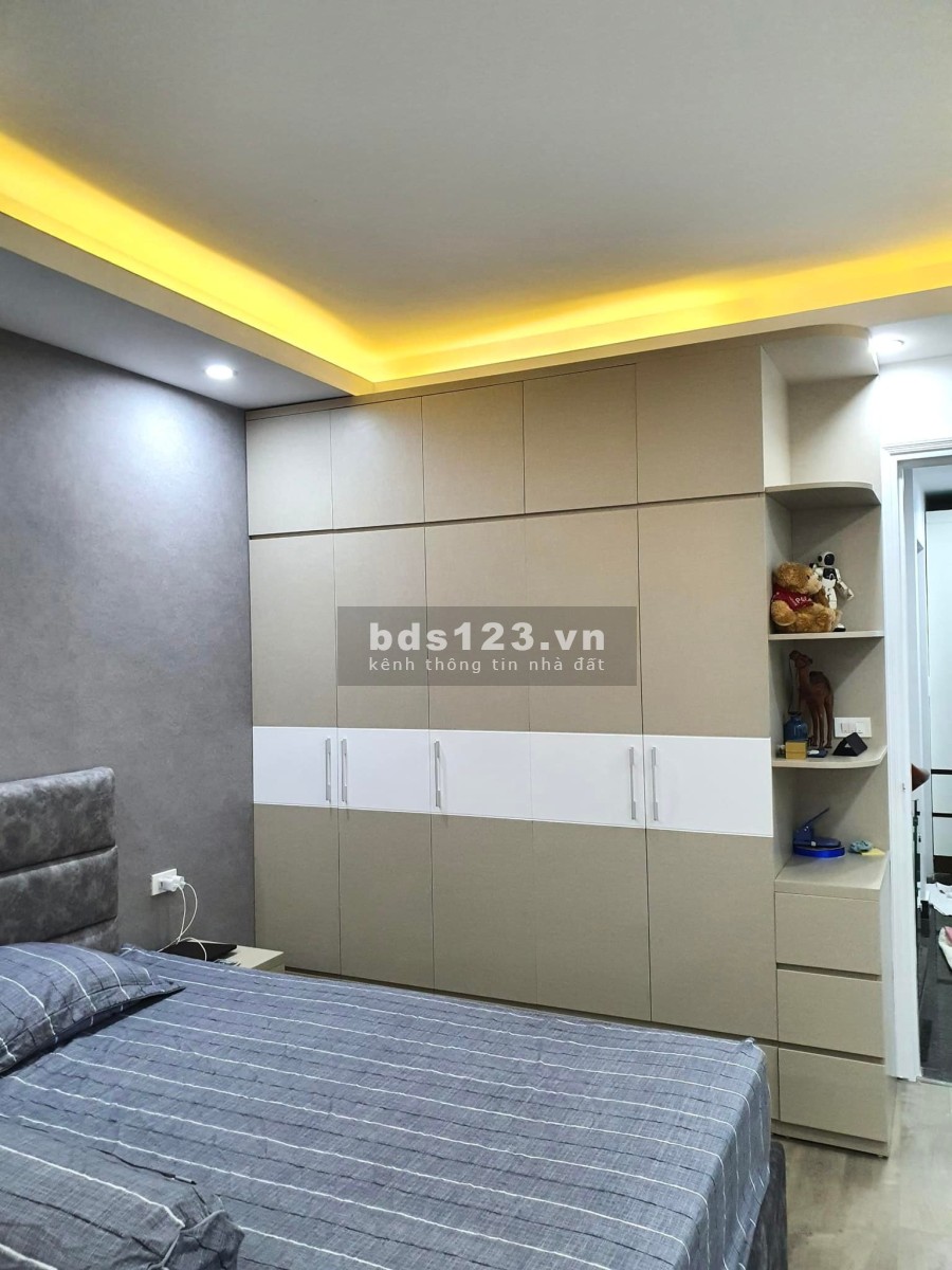 Bán nhà nguyên căn đẹp diên tích 32m2, 5 tầng cách phố Tôn Đức Thắng 30m, giá bán 3.8 tỷ