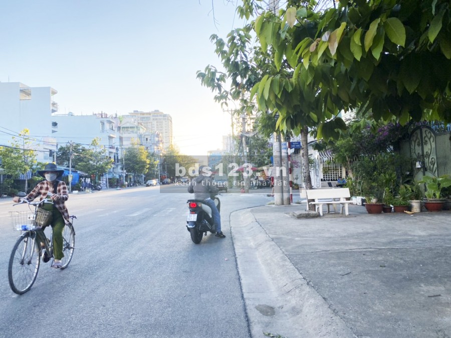 Bán lô đất hẻm 588 đường Huỳnh Tấn Phát, phường Tân Phú, Quận 7, giá thương lượng