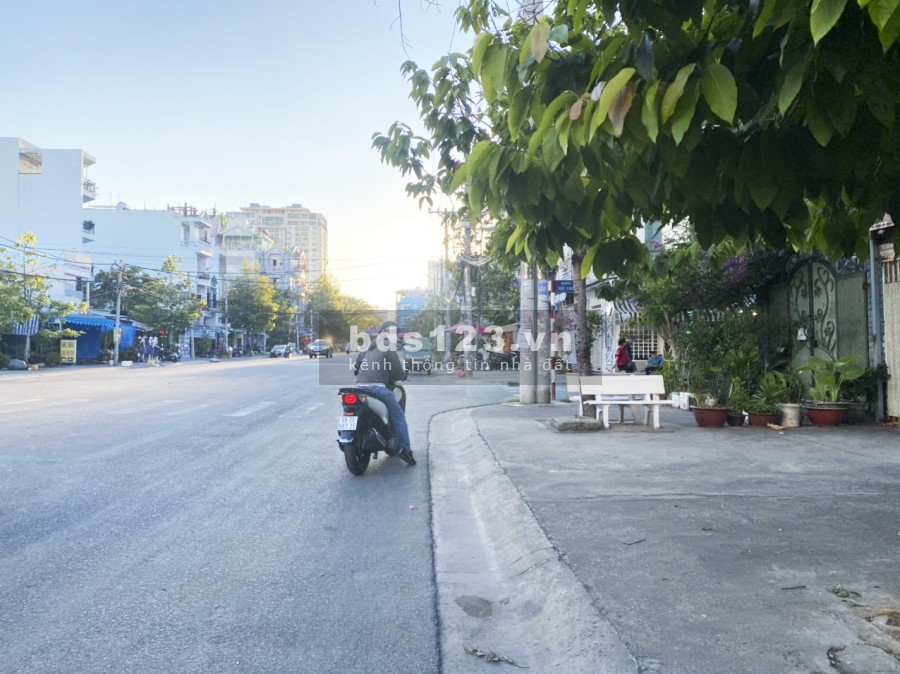 Bán lô đất hẻm 588 đường Huỳnh Tấn Phát, phường Tân Phú, Quận 7, giá thương lượng