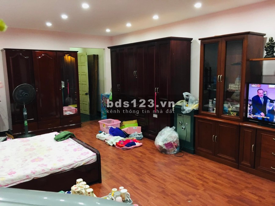 Bán nhà mặt phố vỉa hè Núi Trúc kinh doanh tấp nập mặt tiền rộng 5m, diện tích 72m2, giá 30 tỷ