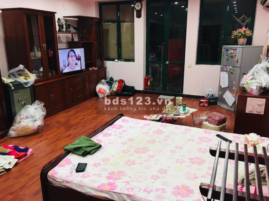 Bán nhà mặt phố vỉa hè Núi Trúc kinh doanh tấp nập mặt tiền rộng 5m, diện tích 72m2, giá 30 tỷ