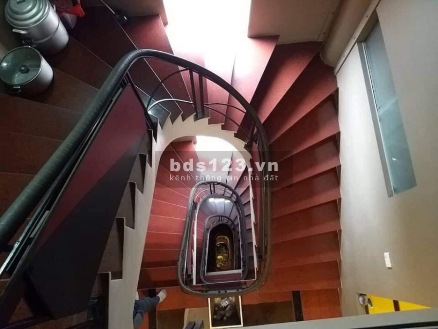 Bán nhà phố Đào Tấn kinh doanh dòng tiền hơn 100 triệu thang máy, diện tích 90m2, giá 23.6 tỷ
