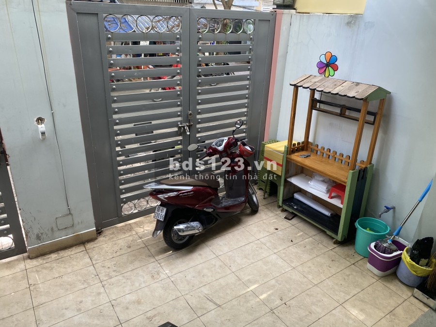 Cho thuê gấp mặt bằng buôn bán gần trường Đại học Văn Lang ( 100m ) giá bán 2.5 triệu/tháng