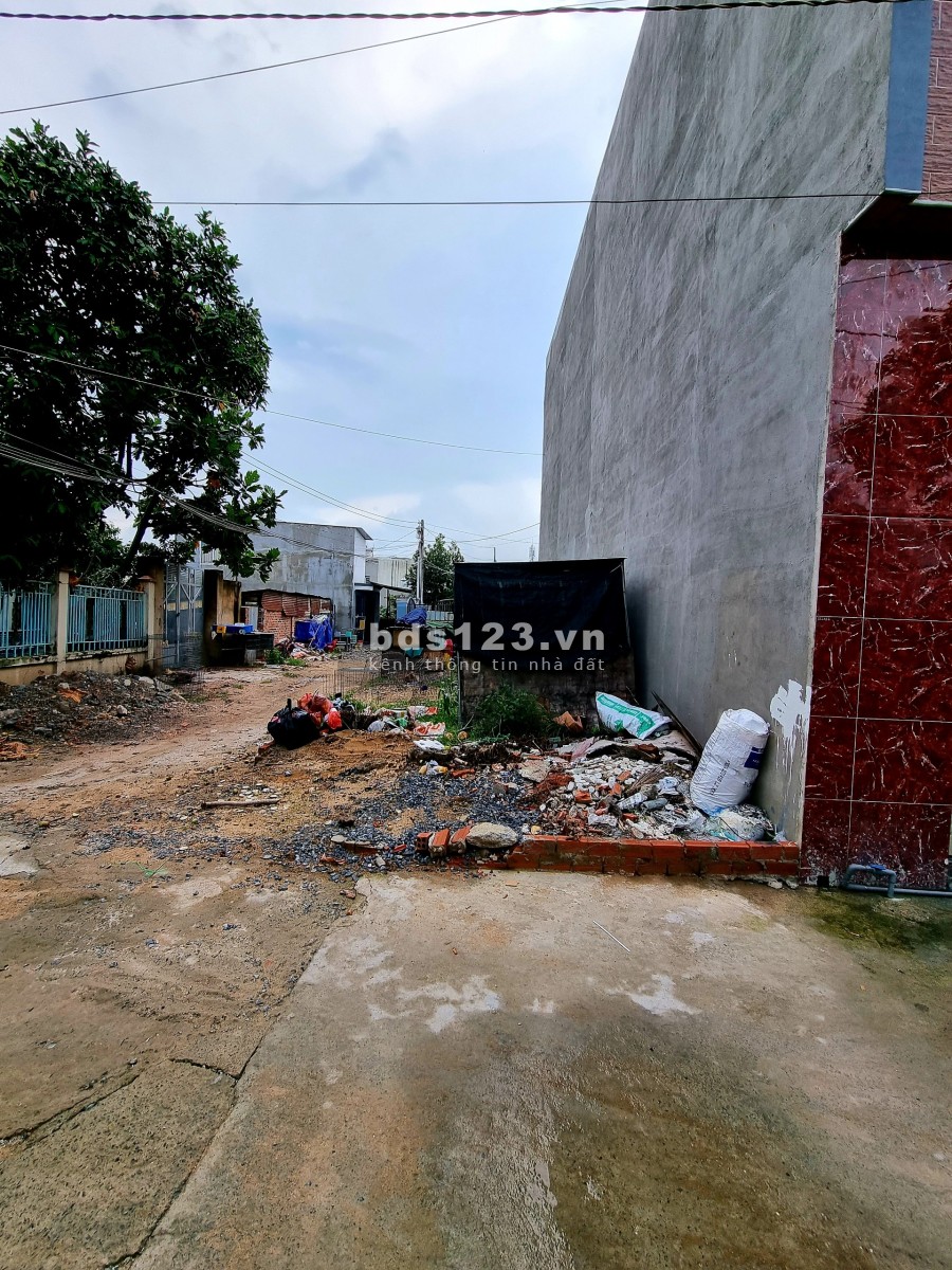 Bán lô góc thổ cư 100% ngay hồ bơi Phương Nam diện tích 66m2, giá bán 2 tỷ, thương lượng