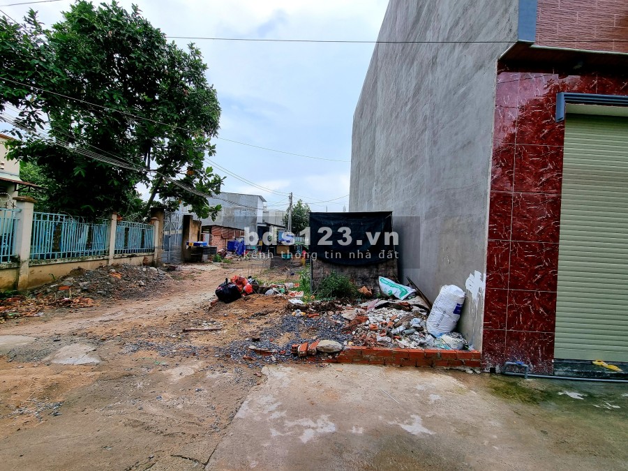 Bán lô góc thổ cư 100% ngay hồ bơi Phương Nam diện tích 66m2, giá bán 2 tỷ, thương lượng