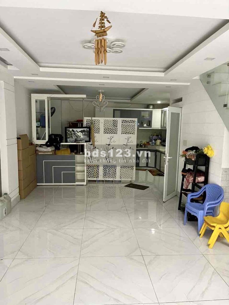 Ngộp ngân hàng bán gấp Hoàng Hoa Thám diện tích 52m2, 4 lầu 4 phòng ngủ, giá 10.8 tỷ