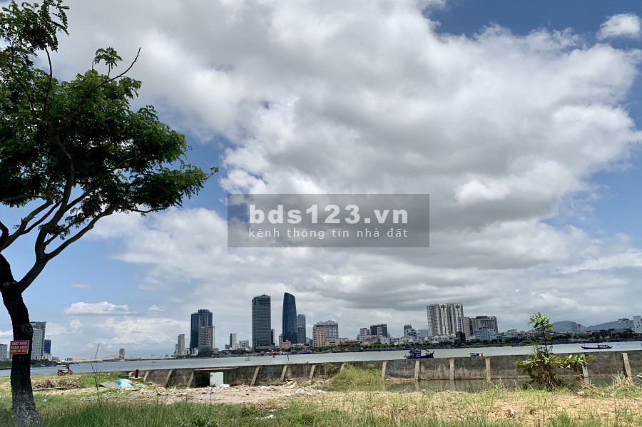 Bán nhà 2 mặt tiền - View trực diện sông Hàn - Giá chỉ 100 triệu/m2, bàn giao nội thất cơ bản