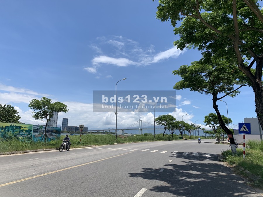 Bán nhà 2 mặt tiền - View trực diện sông Hàn - Giá chỉ 100 triệu/m2, bàn giao nội thất cơ bản