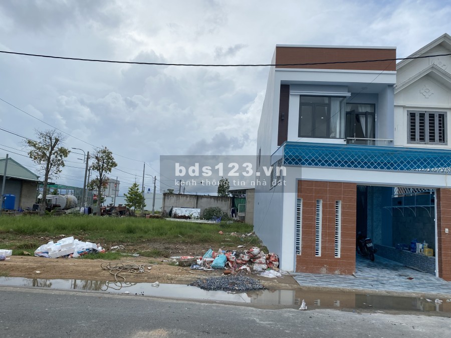 Ra gấp nền đất diện tích sử dụng 5x20 trung tâm thị trấn Đức Hòa sổ hồng riêng