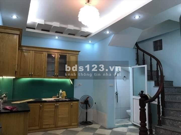 Bán nhà Đê Tô Hoàng, Gần phố ô tô 10m, giá 2,6 tỷ kiến trúc 4 tầng đúc, sổ sẵn chính chủ