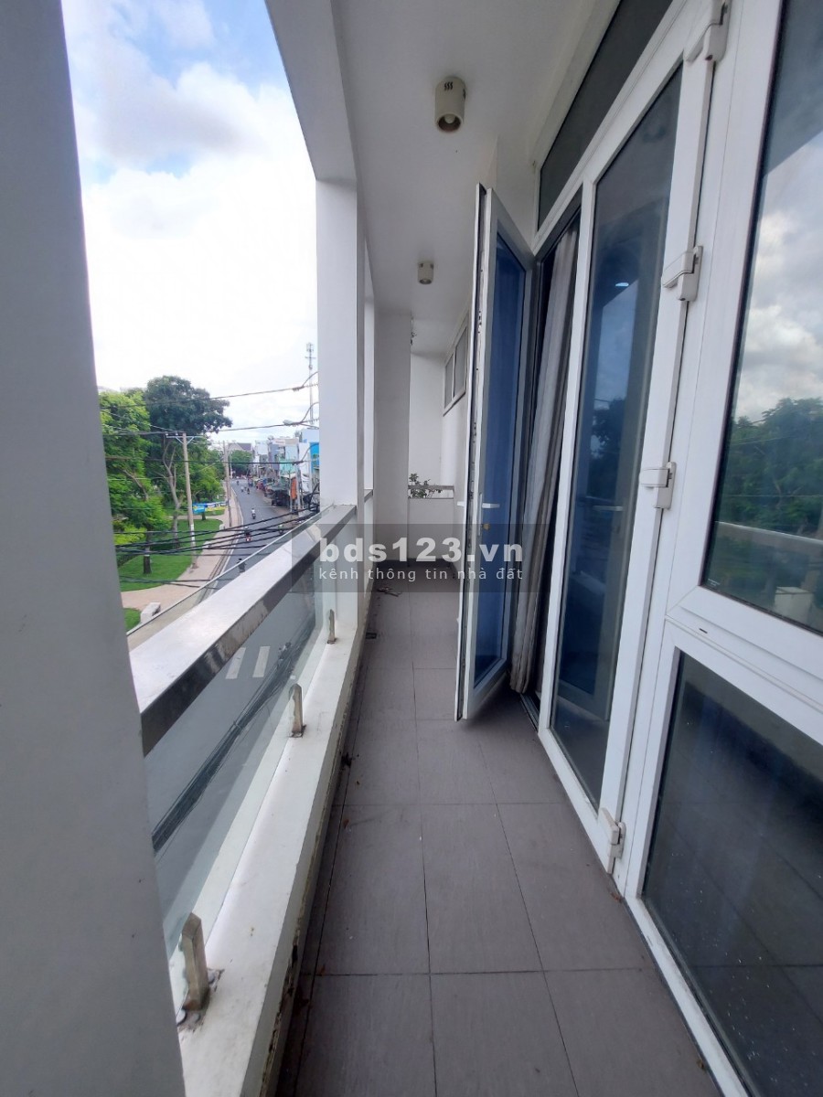 Cho thuê phòng mới xây nhà mặt tiền 63 Kênh Nước Đen Quận Bình Tân lh 0909488739