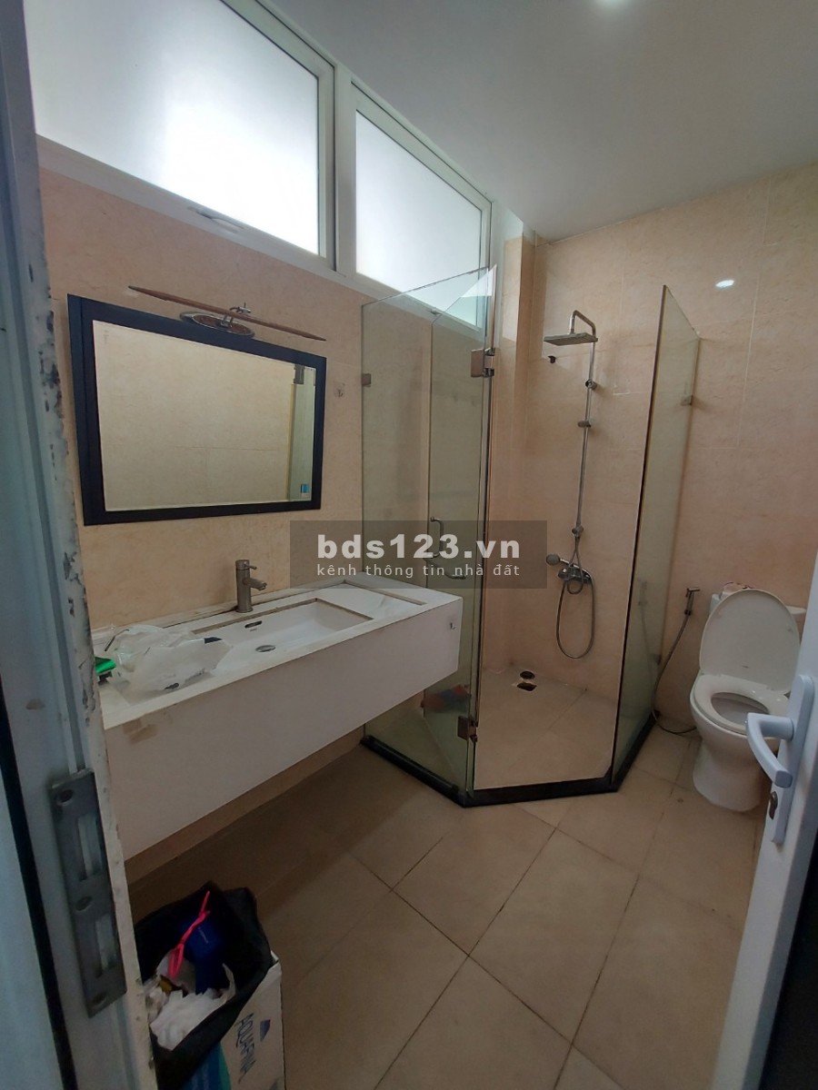 Cho thuê phòng mới xây nhà mặt tiền 63 Kênh Nước Đen Quận Bình Tân lh 0909488739