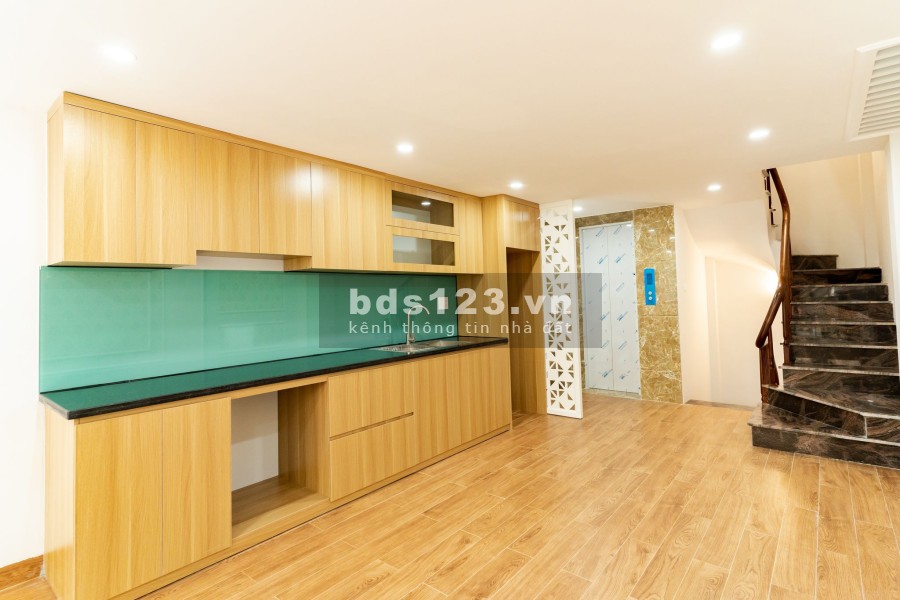 Bán nhà Nguyễn Lương Bằng dtsd 38m2 6 tầng thang máy kinh doanh được giá 9,5 tỷ