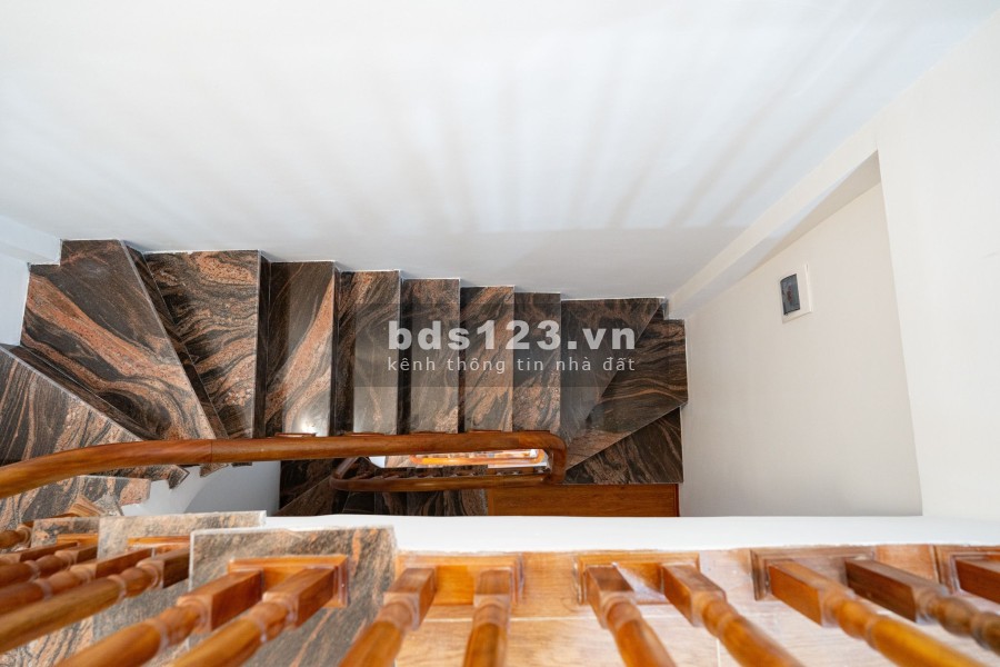 Bán nhà Nguyễn Lương Bằng dtsd 38m2 6 tầng thang máy kinh doanh được giá 9,5 tỷ
