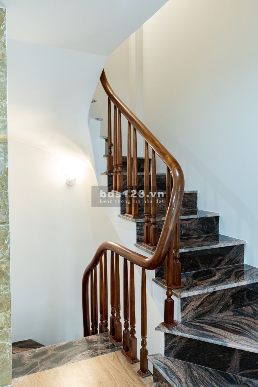 Bán nhà Nguyễn Lương Bằng dtsd 38m2 6 tầng thang máy kinh doanh được giá 9,5 tỷ