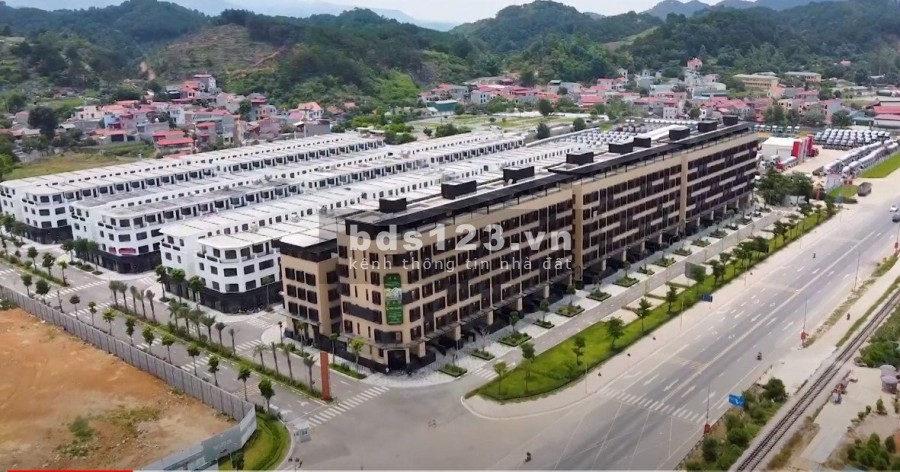 Bán khách sạn mini mặt đường QL 1A khu người giàu trung tâm thành phố Lạng Sơn.