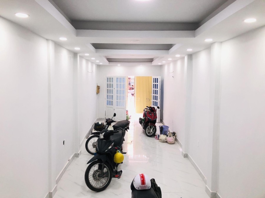 Nhà bán Quận 11 mặt tiền đường Tuệ Tĩnh 10m, nhà 2 tầng mới sửa chữa đã hoàn công, vào ở ngay