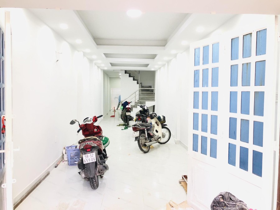 Nhà bán Quận 11 mặt tiền đường Tuệ Tĩnh 10m, nhà 2 tầng mới sửa chữa đã hoàn công, vào ở ngay