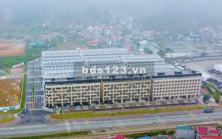 Bán khách sạn mini mặt đường QL 1A khu người giàu trung tâm thành phố Lạng Sơn.