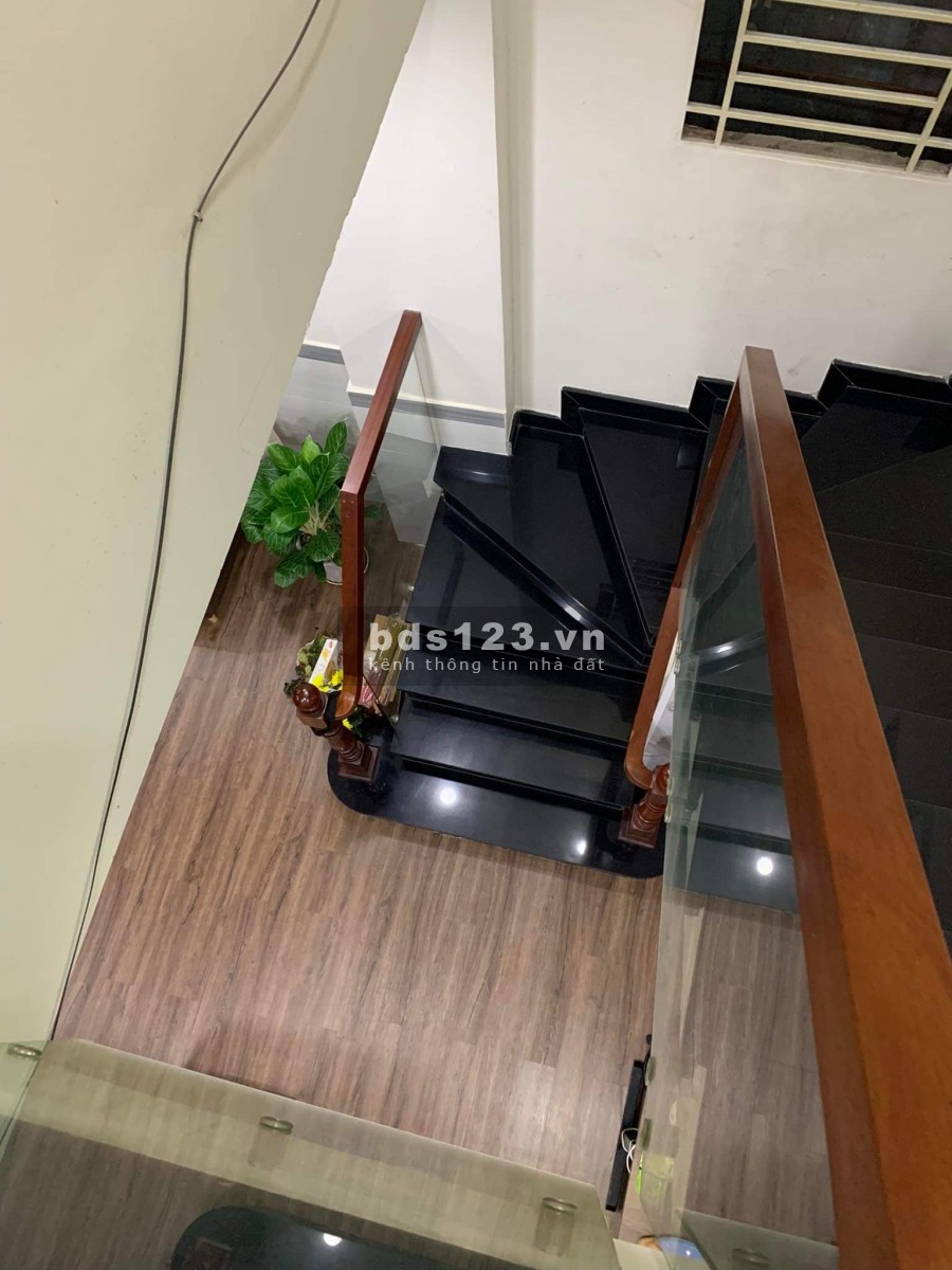 Nhà hẻm xe hơi đường số 6 Hiệp Bình Chánh Thủ Đức diện tích 36m2, giá 4tỷ5.