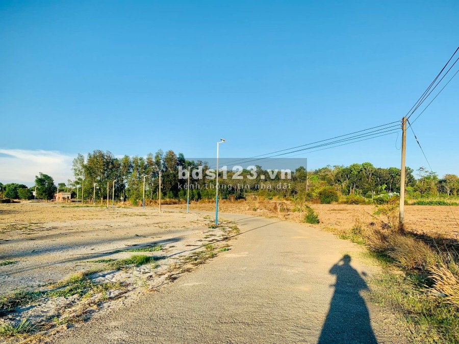 Bán đất Sông Xoài, Cách vòng xoay Hắc Dịch chỉ 2,5km hỗ trợ vay ngân hàng, lh 0901372508