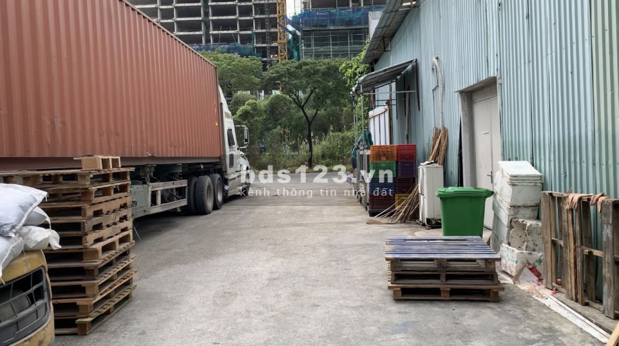 Cho thuê kho diện tích 300m2 ngay mặt đường Nguyễn Hữu Thọ, Nhà Bè giá ưu đãi